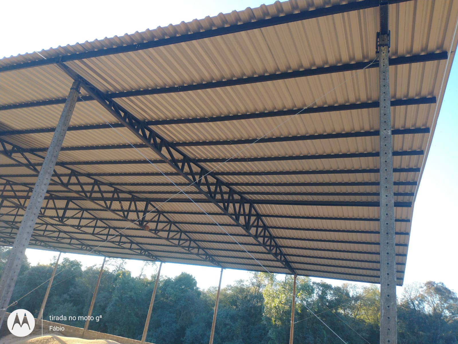Estrutura metálica de galpão rural - detalhe treliças