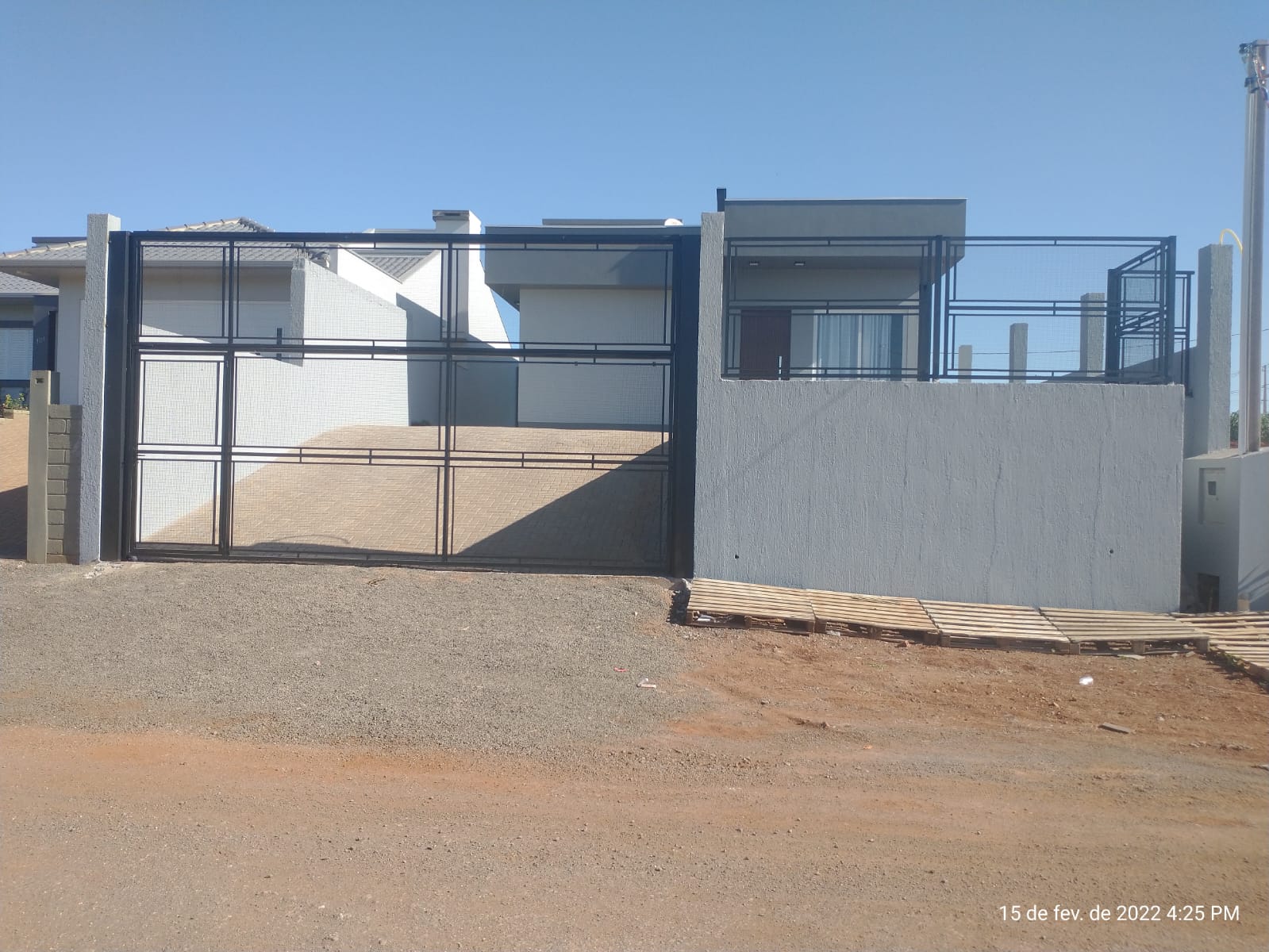 Portão residencial metálico